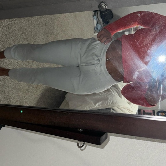 Lululemon Joggers Crop - Picture 2 of 3